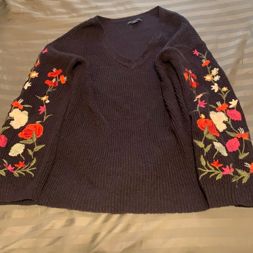 American Eagle V-neck sweater